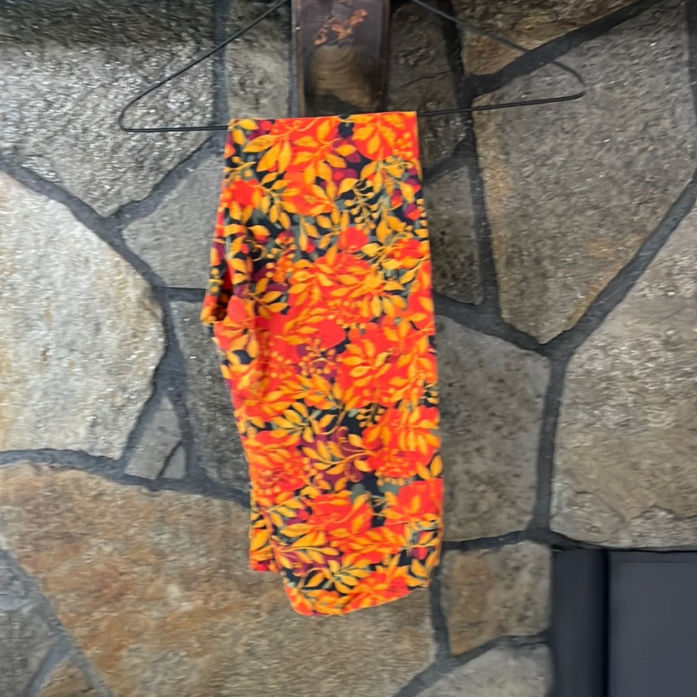 Women’s LuLaRoe leggings multicolored, one size very good condition